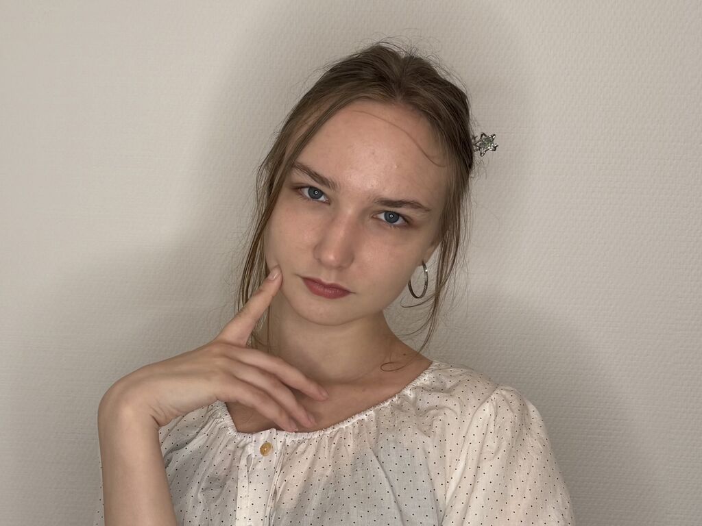 Image of cam model OmegaHagadone from Web Night Cam (LiveJasmin)