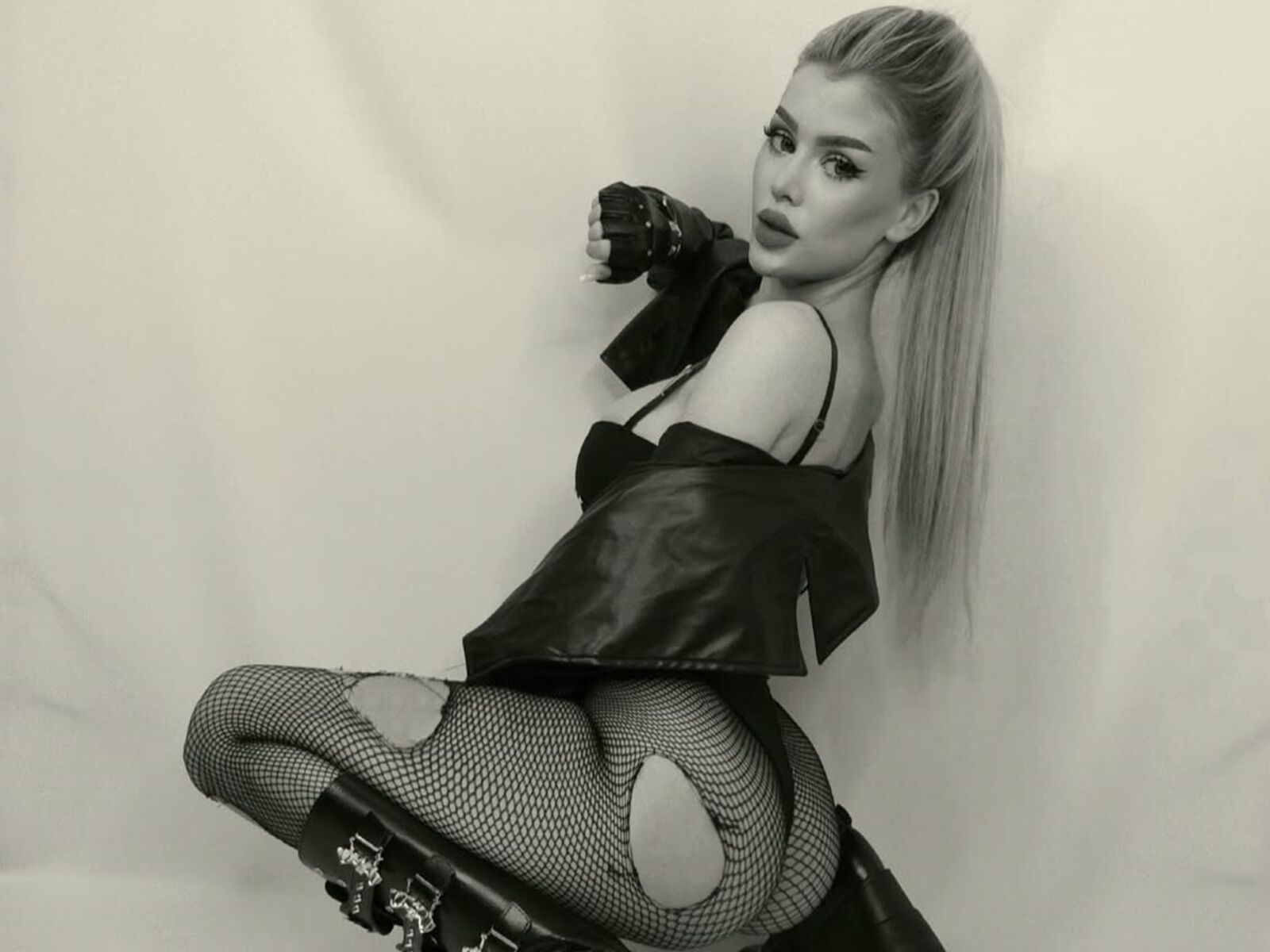 Live cam for AshPayton
