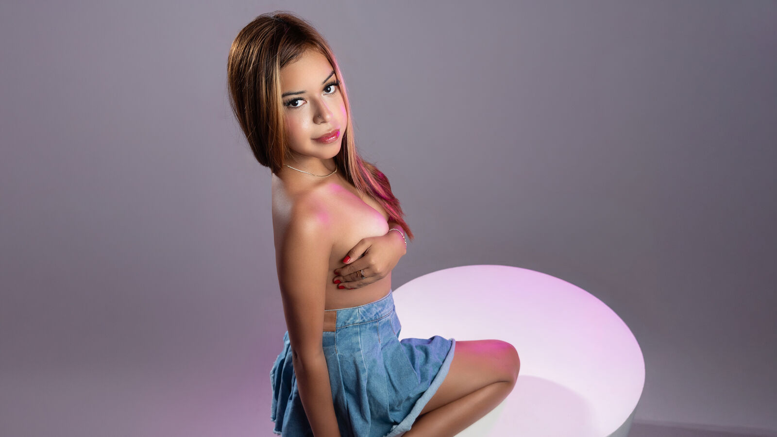 BellaHayden glamour portrait