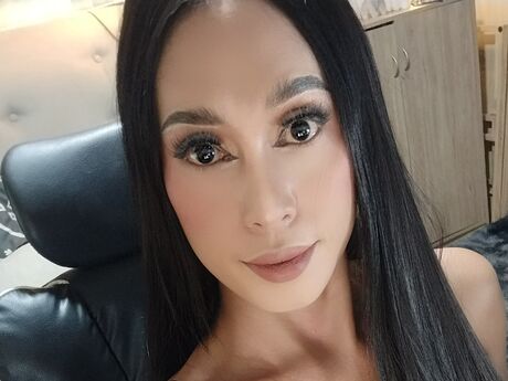 Chat with JuliaPeler