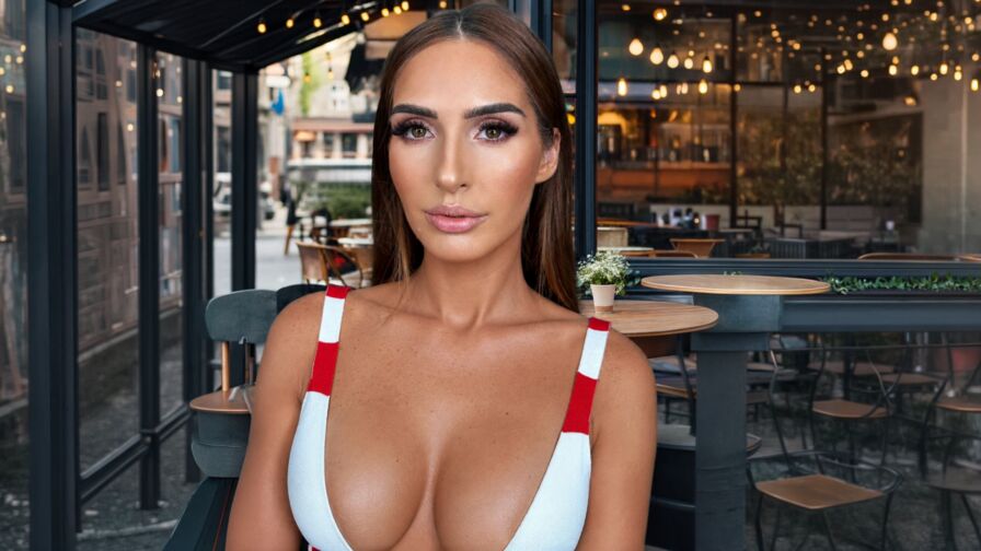 EllieSin's live cam