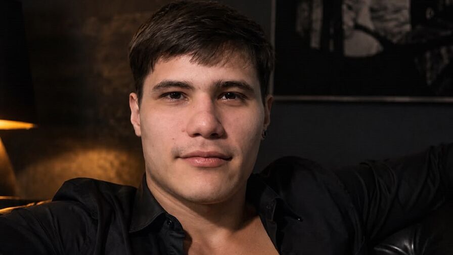 Watch AlejandroMoret live on ZS Magazine