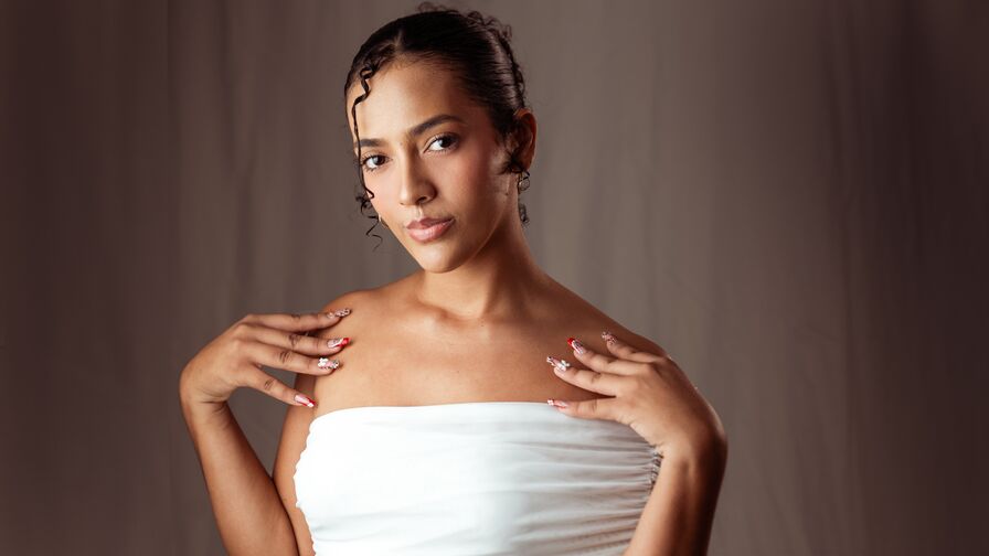 Watch SarahCoolio live on The Edge Private