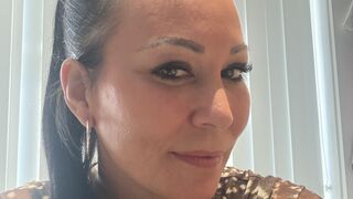 LouiseJuiliet similar LiveJasmin private chat preview
