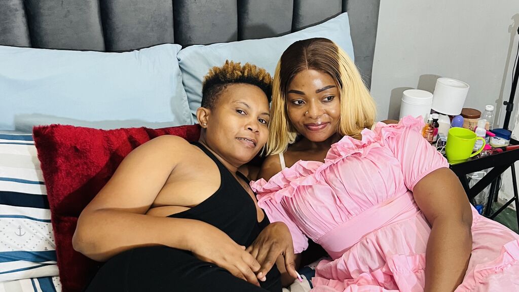 HoleMezikeen online on GirlsOfJasmin