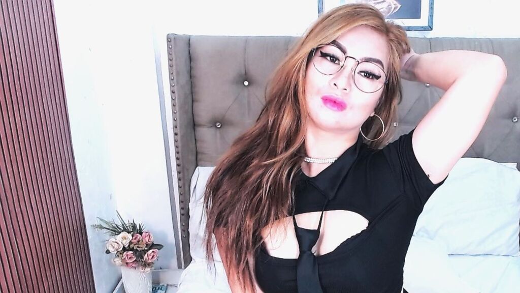 Sex chat gratuit in direct cu MckenzieLeei pe LiveJasmin