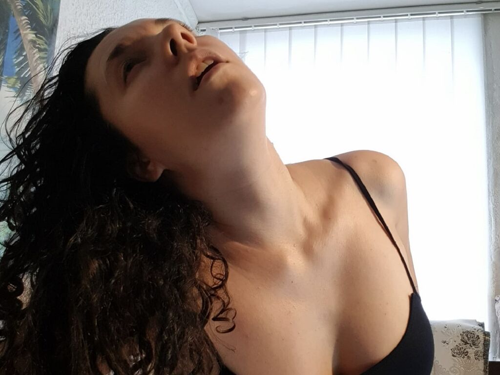 CarlaCherry free cams boobs blowjob