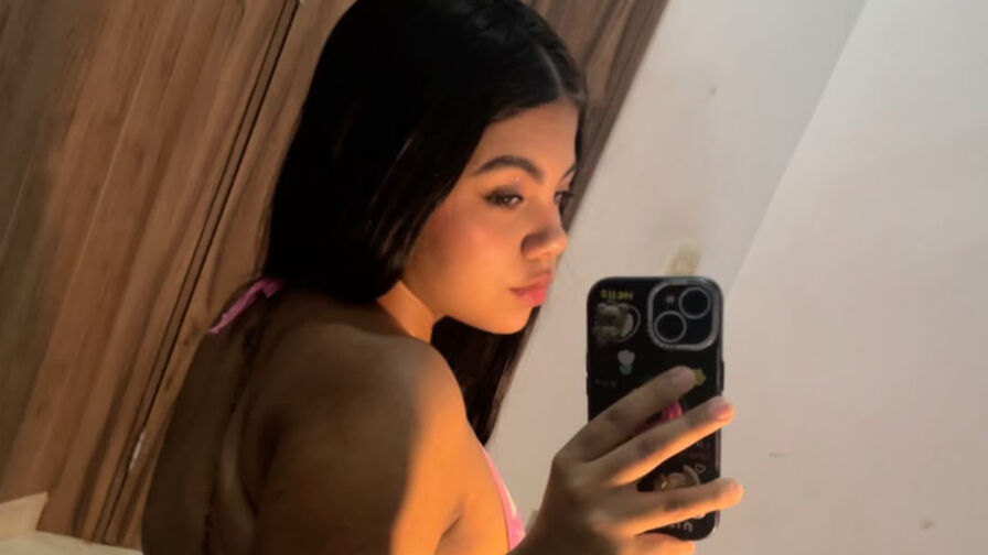 Watch BrianaMonroes live on The Edge Private