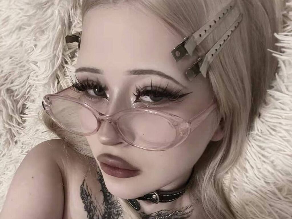 IraidaFairleigh LiveJasmin girl model room
