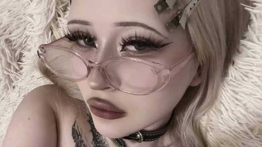 IraidaFairleigh live cam model on MistressWorld