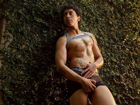 Chat with EnriqueBrook