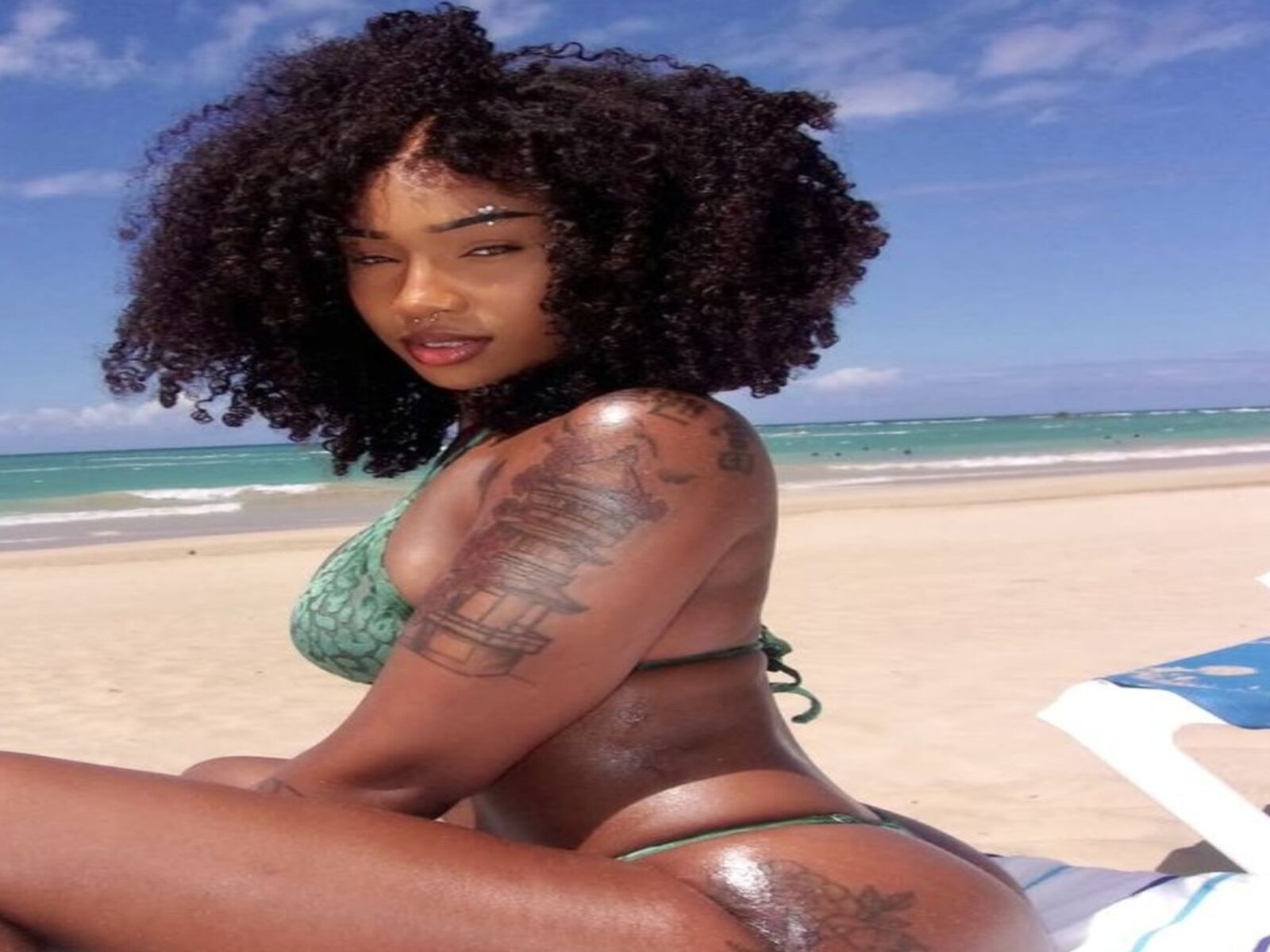 Live cam for QueenFranklyn