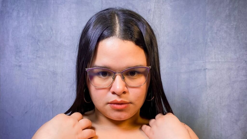 Watch TinaWeir live on cam on LiveJasmin