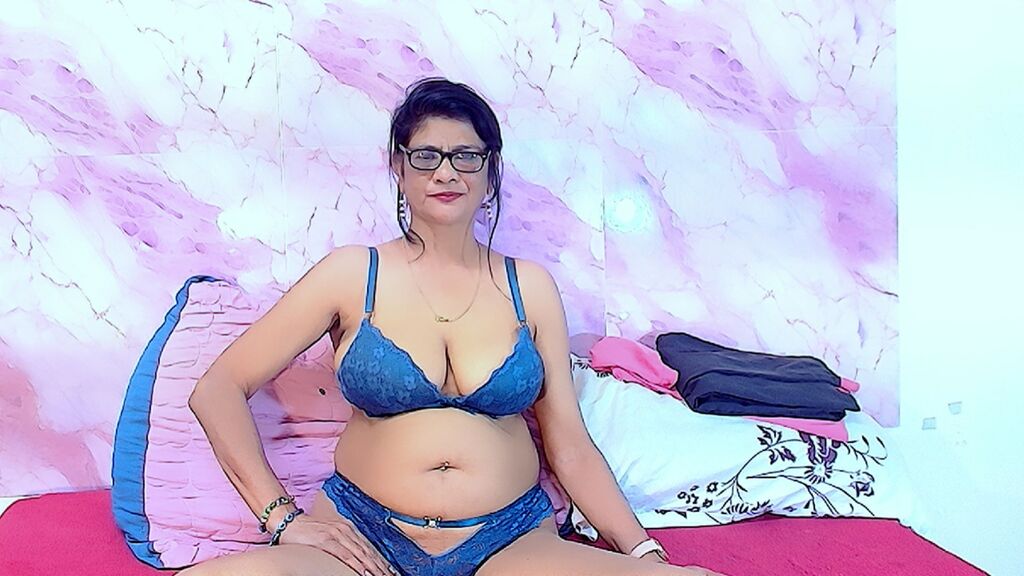 Live Chat with KirtiRose on LiveJasmin