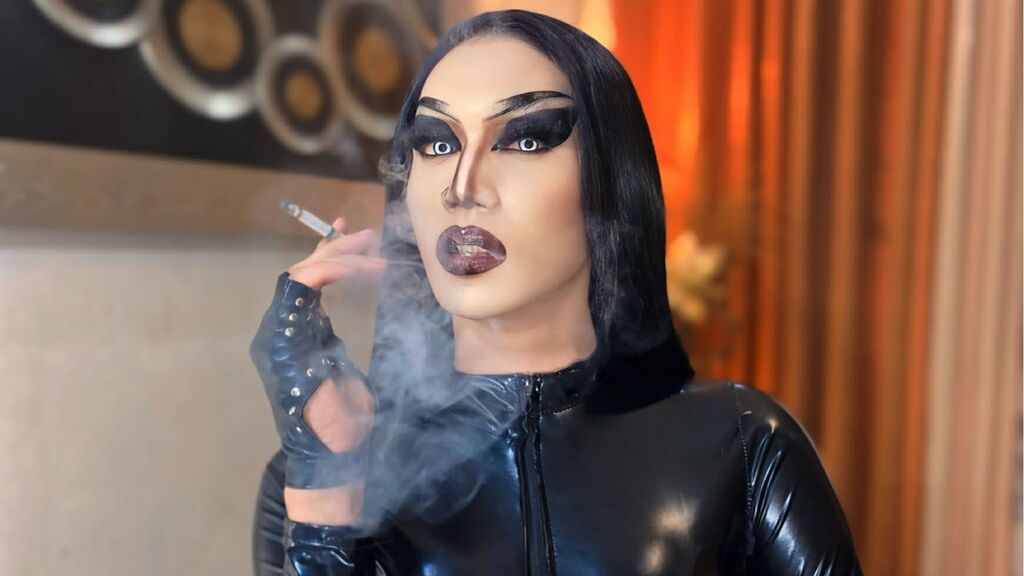 Sex chat gratuit in direct cu KieshaSmith pe LiveJasmin