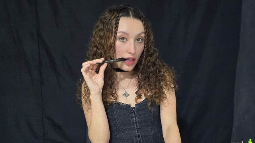 MarthiAdams's live cam