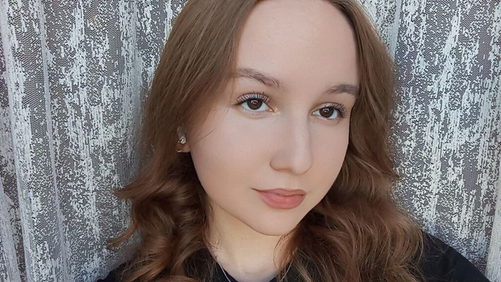 Watch DaineMondella live on cam at LiveJasmin