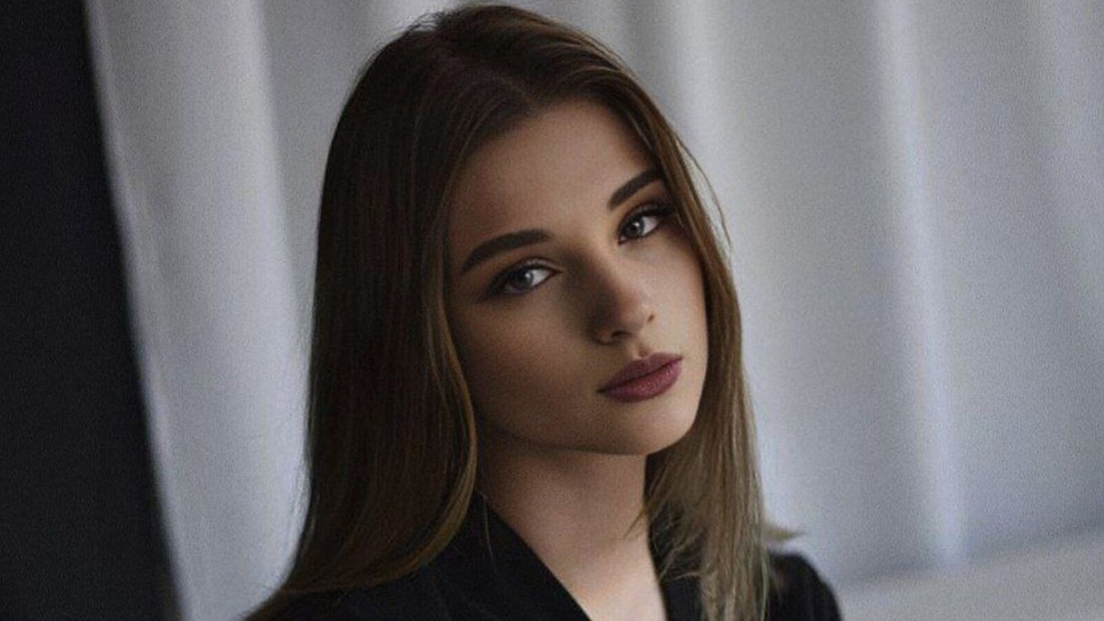 KatlynFlaxman glamour portrait