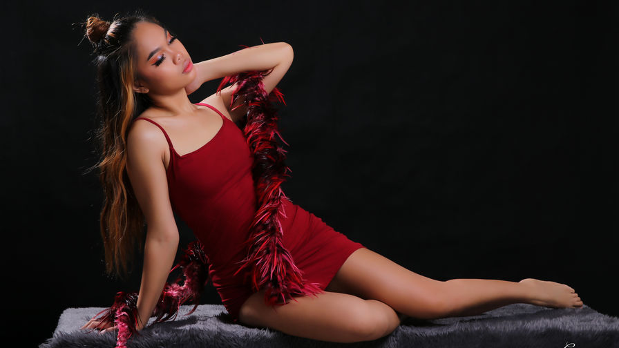 Chat With HollyKendi Now