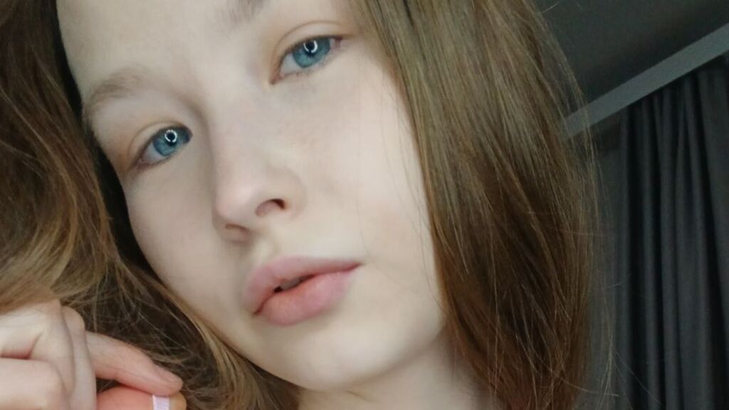 Live Chat with LeslyShay on LiveJasmin