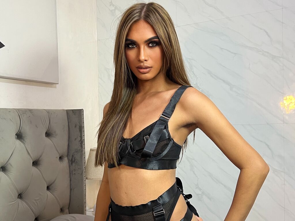 ThaliaMae LiveJasmin model room profile