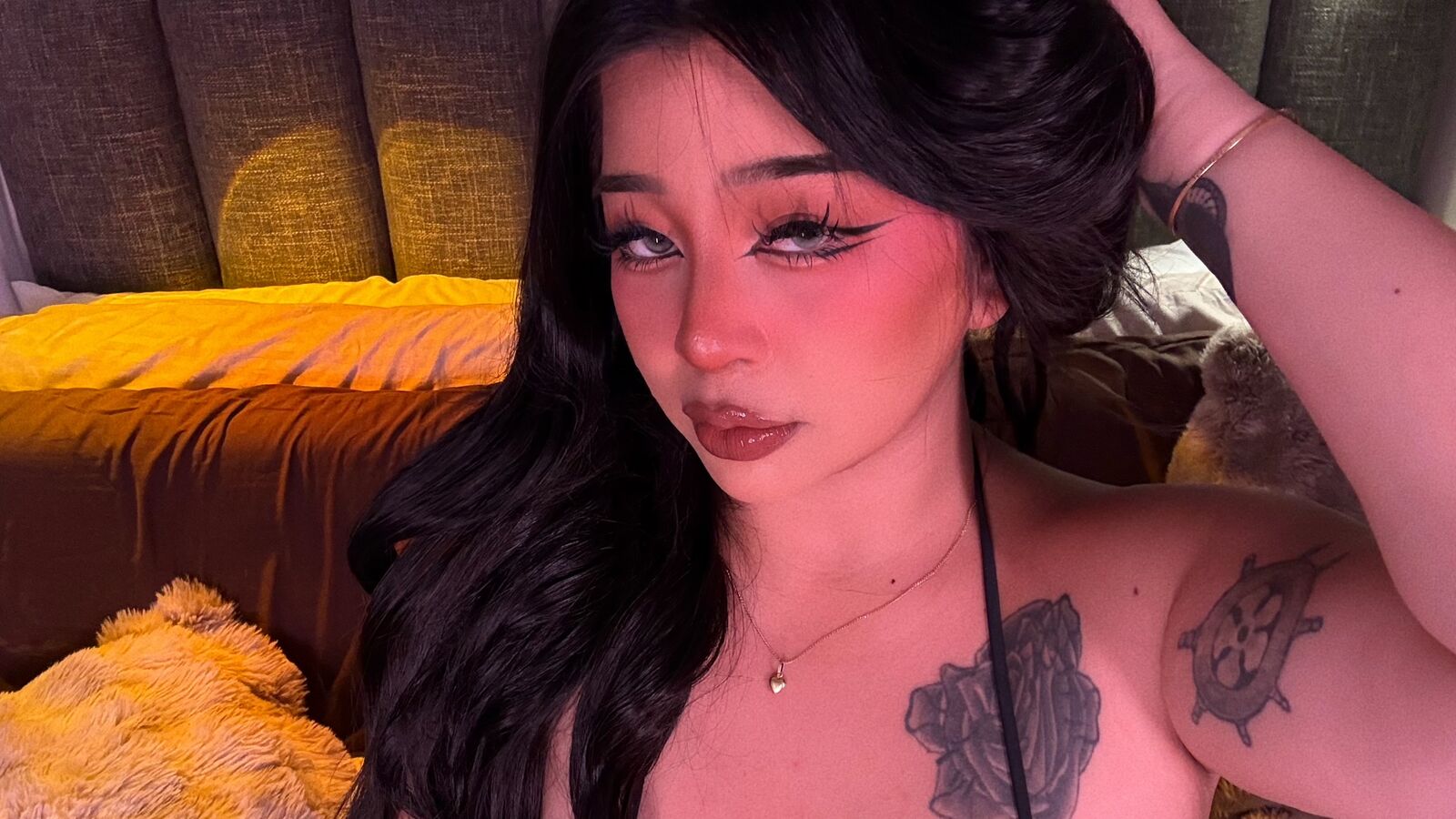 MayaHiper erotic portrait