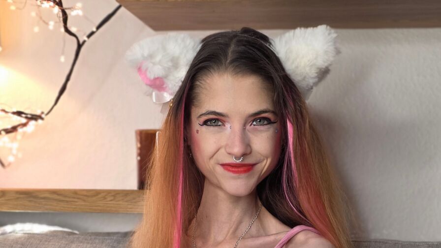 Watch KittyRaine live on The Edge Private