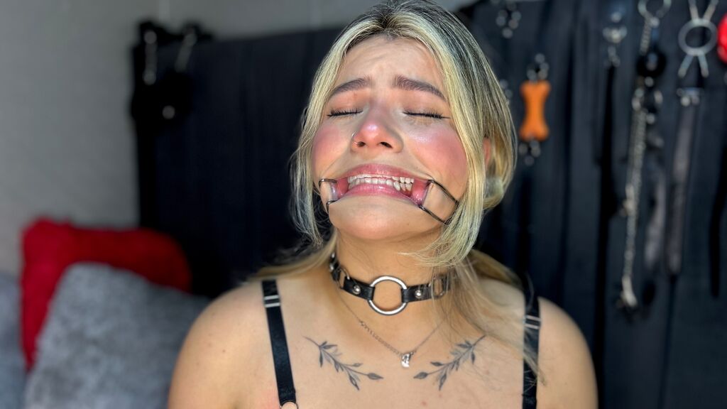 Sex chat gratuit in direct cu SophieNicholson pe LiveJasmin