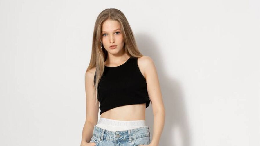 Watch LaurenaShultz live on The Edge Private