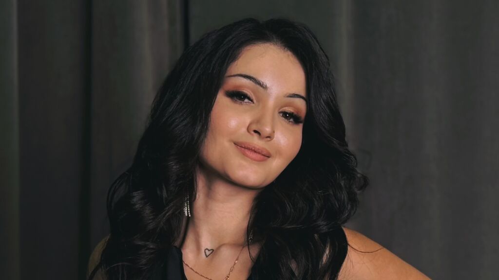 Sex chat gratuit in direct cu MiaOliveres pe LiveJasmin
