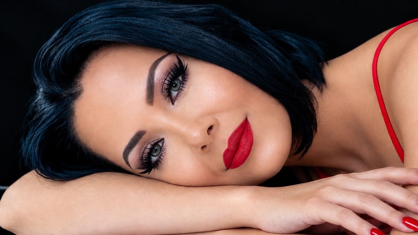 KataleyaJennifer erotic portrait