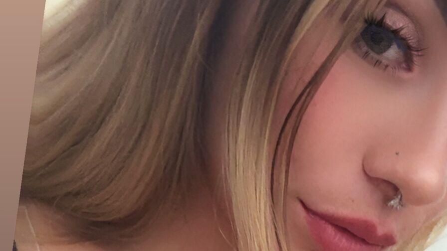Close up, Dildo, Live orgasm, Striptease, Vibrator, Deepthroat, Double penetration, Footsex, Snapshot, Twerk