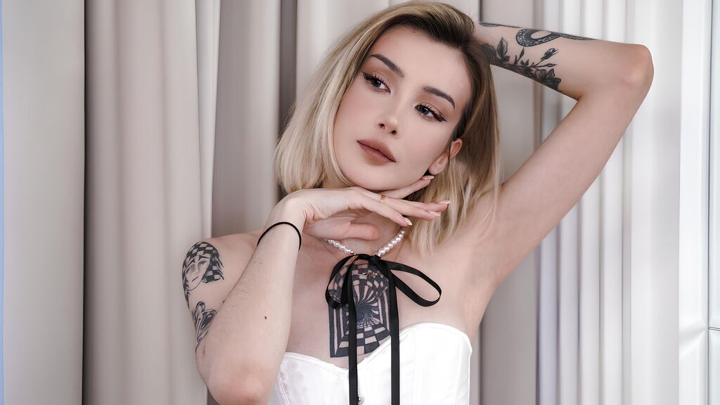 NesollaMaison live cam model at LiveJasmin