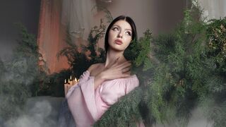 Free Nude RoxyHopper