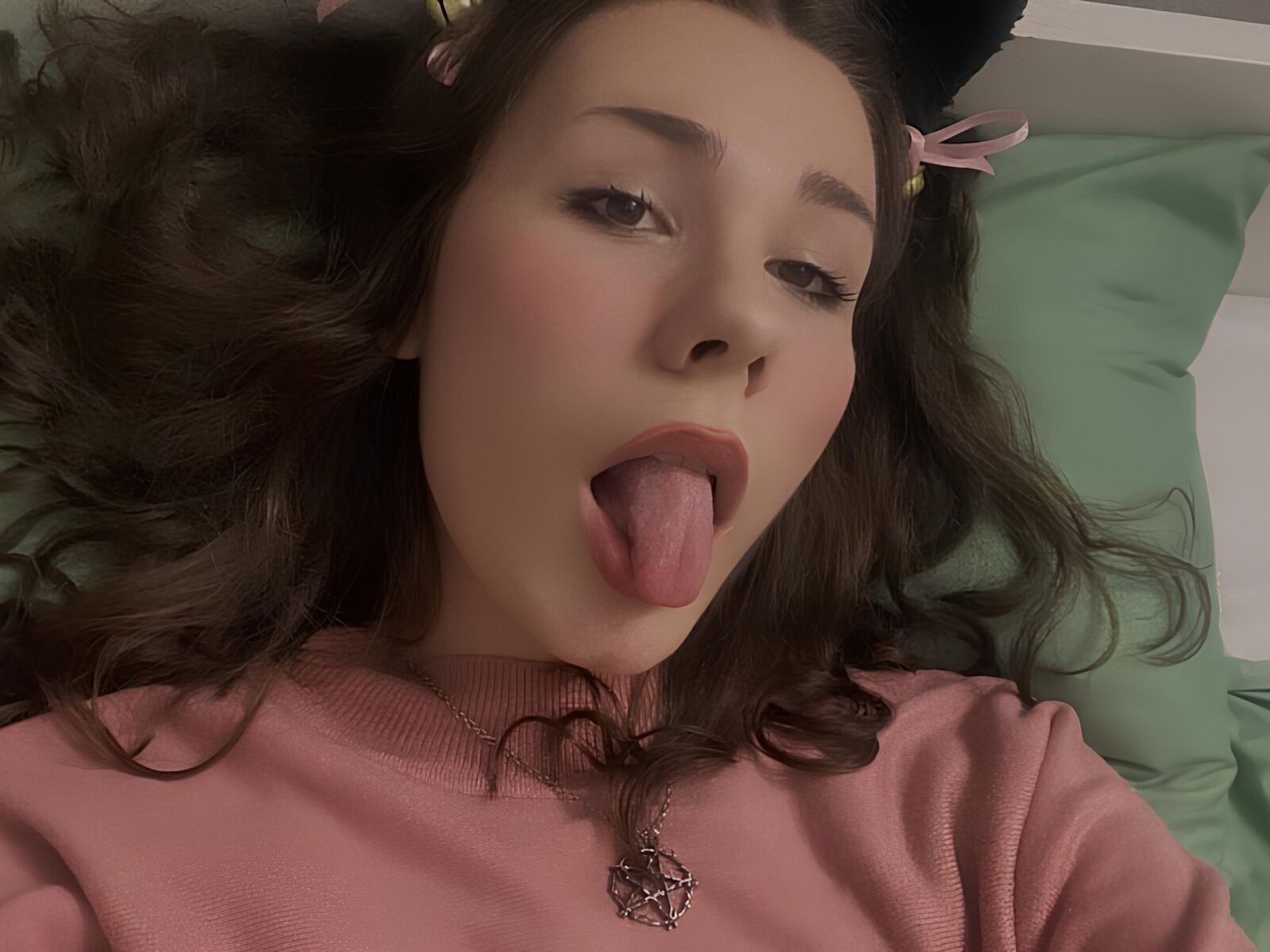 Live cam for CoralineKat