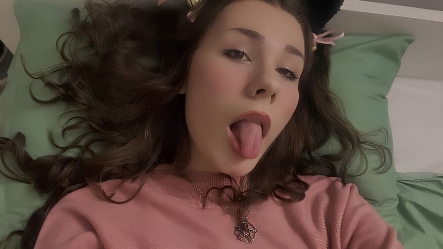 CoralineKat's live cam