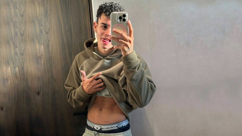 JoseGregoryoz live cam model at LiveJasmin