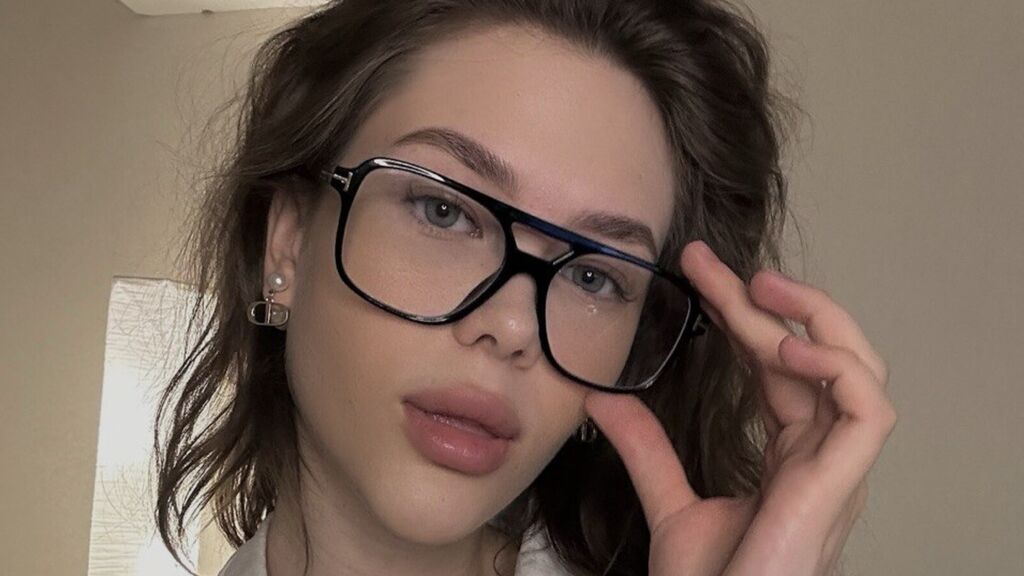 SunnivaDanforth online on GirlsOfJasmin