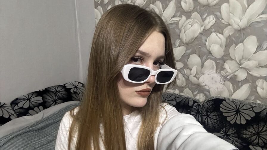 See AngelicaKatie’s Cam Show Now