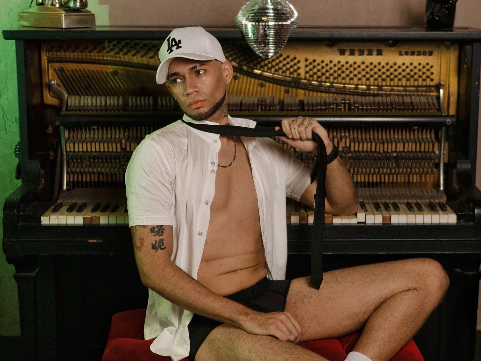 Live cam for DenielTaylor