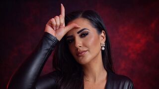 RaveenNoire fetish cam profile