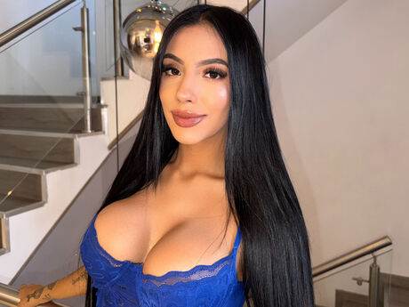 Chat with Aleja