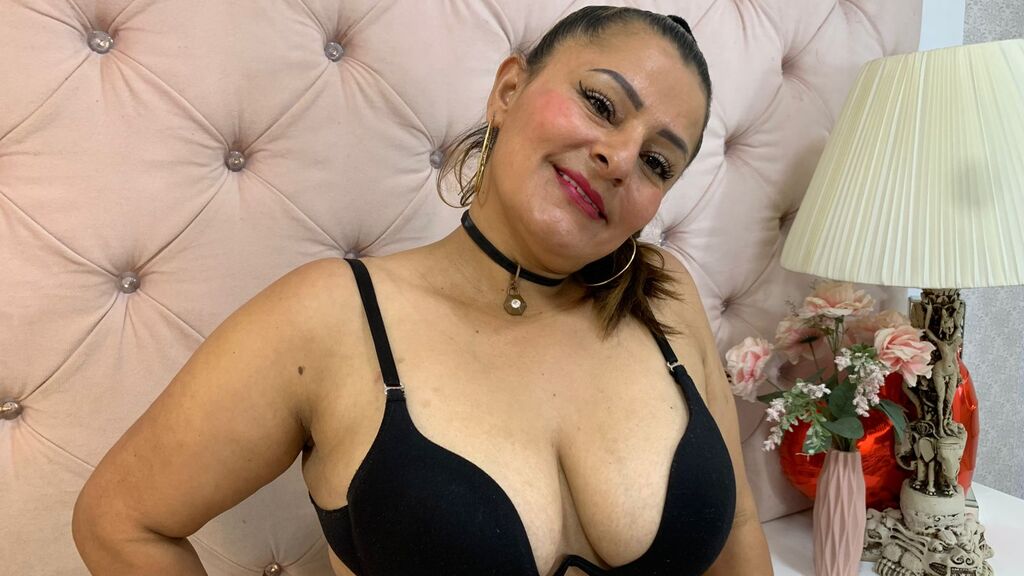 Watch the sexy mature ErikaMurino from LiveJasmin at GirlsOfJasmin