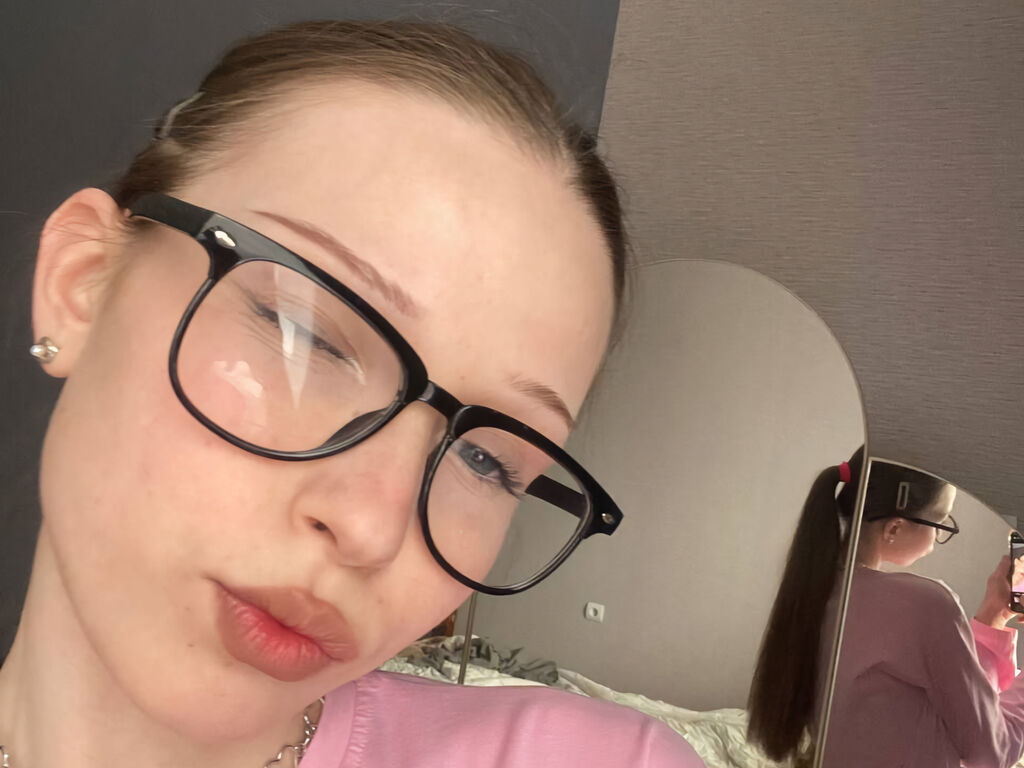 EnolaMetheny live streaming girl cam
