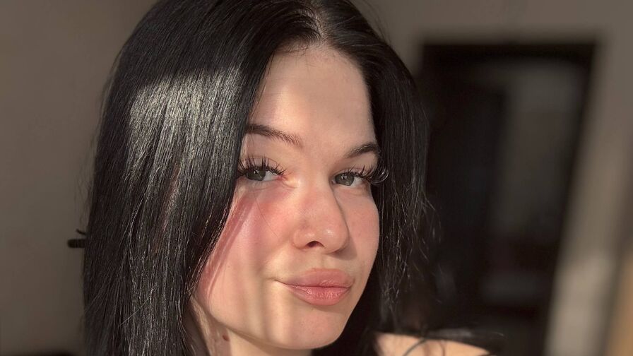 ShonaMellerson live cam model on MistressWorld