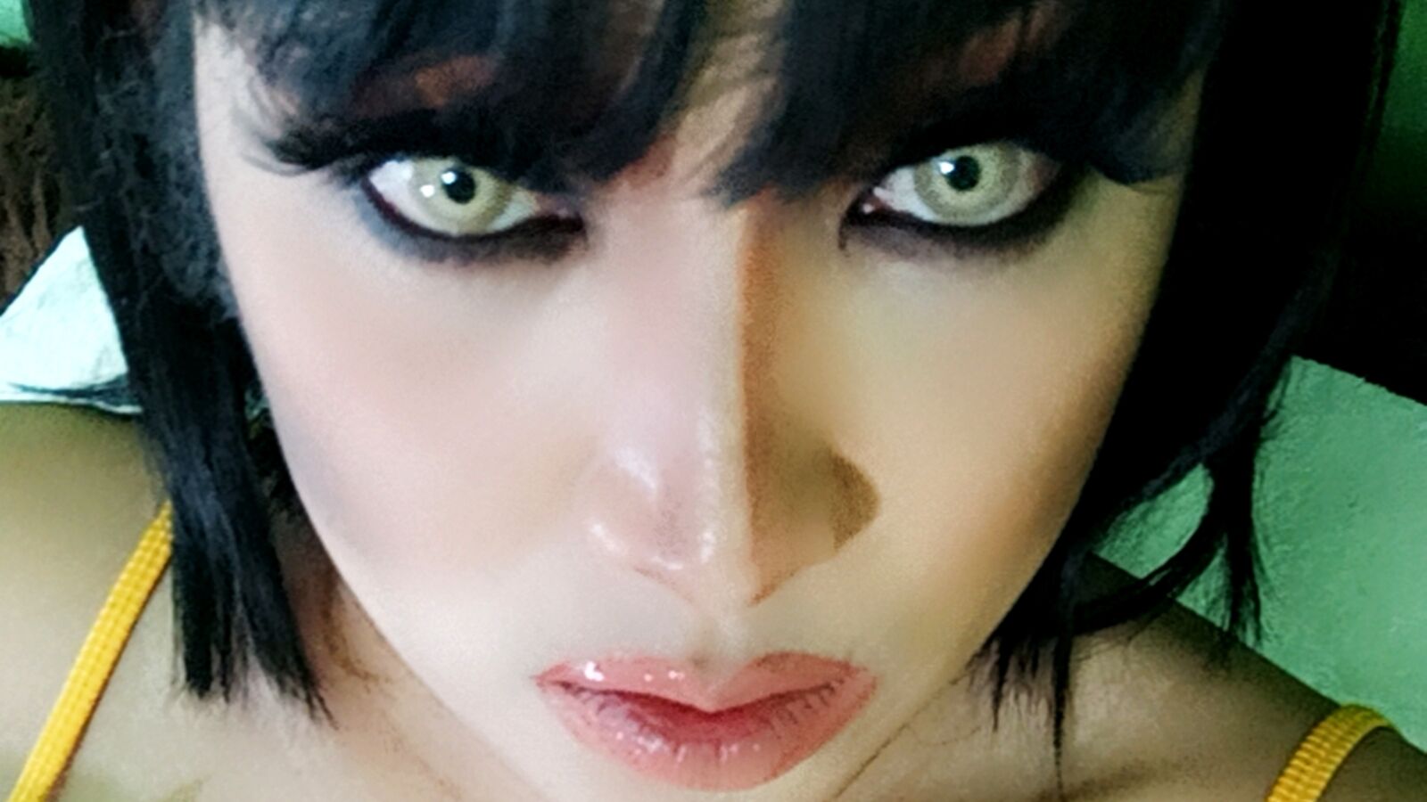 SabrinhaWolf erotic portrait