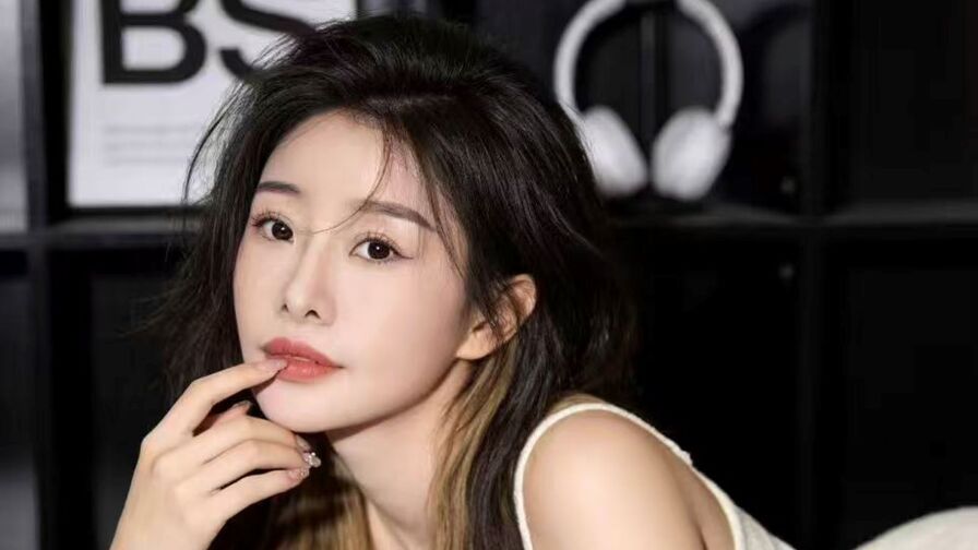 Live Sex Chat with Yunyunzi