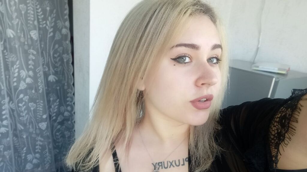 DinahSalimas's profile from Jasmin at GirlsOfJasmin'