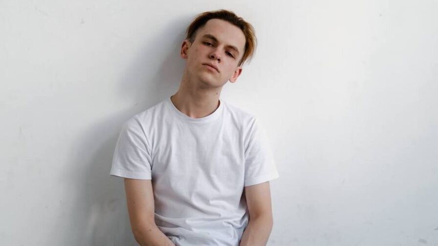 Watch EliReeve live on ZS Magazine