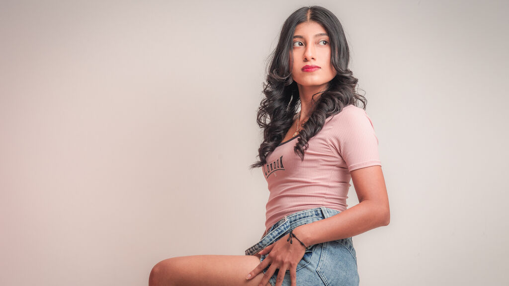 YeseniaRodriguez live cam model at LiveJasmin